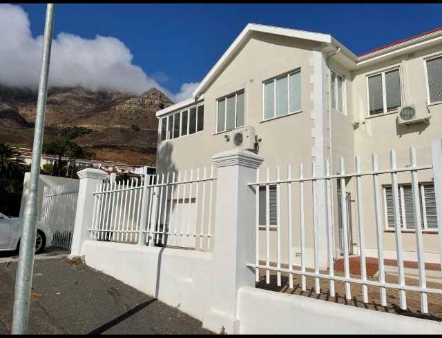 433M² BUILDING TO LET IN VREDEHOEK